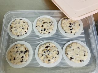 11、红豆年糕,一次可以多做一些冷冻保存，吃的时候不用解冻直接上锅蒸熟即可。