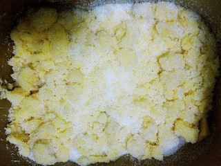 5、蔓越莓绿豆糕,面上放细砂糖，面包机按果酱功能