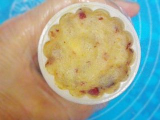 11、蔓越莓绿豆糕,放进去用手轻轻压下