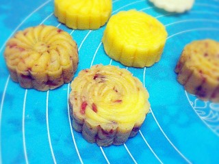 12、蔓越莓绿豆糕,这几个特意做给小宝吃，一个35克，正常这种立体模具一个是50克