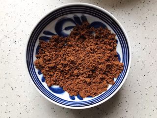 2、玫瑰花红糖小酥饼,红糖捏碎，尽量不要有大块状