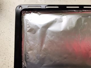 10、玫瑰花红糖小酥饼,烤盘铺上锡纸