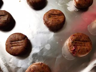 15、玫瑰花红糖小酥饼,如图所示，嫌麻烦的话就算了，哈哈