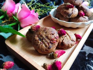 19、玫瑰花红糖小酥饼,非常的酥脆，不会太甜，多吃几块也不会觉得腻，很赞哦！