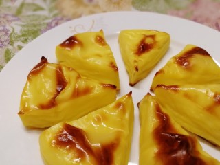 17、芝士烤牛奶,第一眼看到还以为是溜达出来的蛋挞芯。