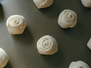 11、玫瑰面包,排入烤盘