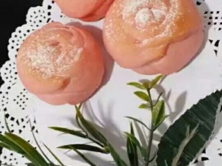 14、玫瑰面包,加了红色的色素就是红色的玫瑰花面包