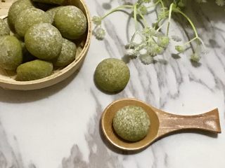 16、法式抹茶莎布雷酥球,成品。