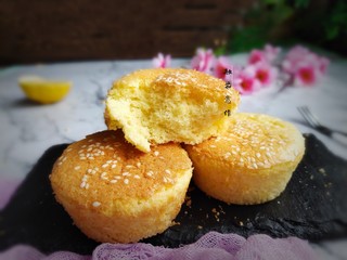 10、脆皮小蛋糕,放凉后取出，特别好吃。（外面脆皮掉渣，里面嫩嫩的特别香。）