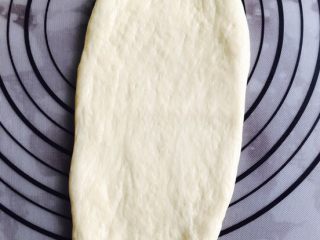 9、吾印良品～北海道吐司（直接法松软易做）,醒发好后将三份再次擀成椭长条卷起放吐司盒