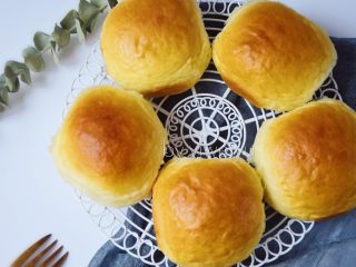 13、超软酸奶小餐包,奶香味的餐包