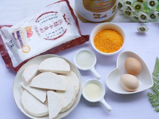 1、香醇可口的香芋饼,准备食材：槟榔芋200g、面粉80g、白砂糖30g、澳优能立多G4奶粉2勺，面包糠适量。