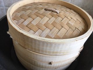 20、南瓜荷叶饼,然后开火,水开后蒸十分钟左右关火