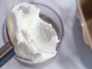 5、刀切山药馒头,然后用料理机不加水直接打成泥，如果这个时候加水我们和面时候不好控制接下来需要的水量