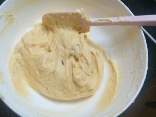 12、大理石花纹磅蛋糕,大概搅拌20下到大致无干粉