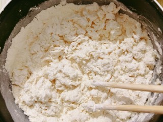 5、白菜肉馅饼,搅拌均匀