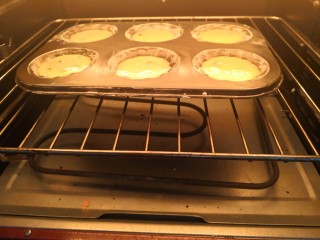 10、百香果玛德琳,烤箱120度烤12分钟（需要预热的烤箱，提前预热）