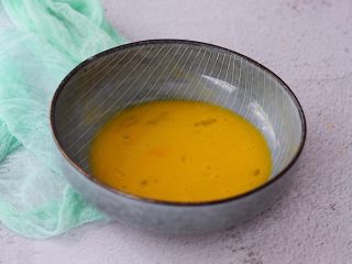 7、火腿西多士,鸡蛋打散