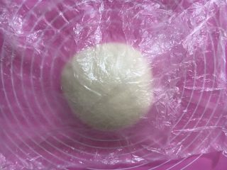 6、海蒂白面包(白屁股面包),盖上保鲜膜