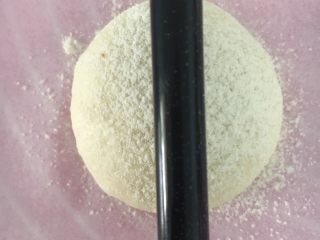 12、海蒂白面包(白屁股面包),轻轻放在面团中央