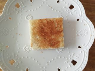 11、冰淇淋三明治,取一片土司