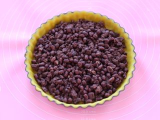 17、奶油红豆派,然后铺上蜜红豆