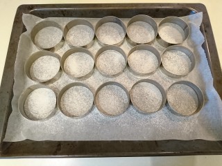 5、英式滿福面包,排列好！我的烤盤可排15個！????