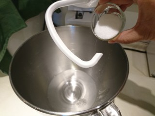 7、英式滿福面包,加入糖，溶解