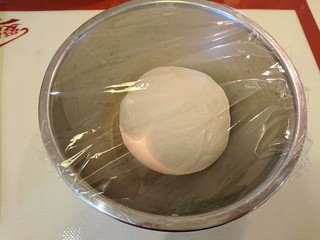 17、英式滿福面包,包上保鮮膜。