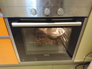 18、英式滿福面包,進密閉温暖的空間，發酵1小時到2.5倍大。