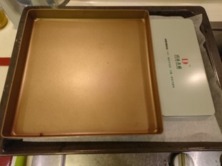 34、英式滿福面包,用烤盤壓住，不夠的用铁盒子代替。做二次發酵50分鐘。