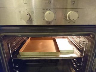 36、英式滿福面包,溫度到直接壓著進烤箱，烘烤10分鐘。