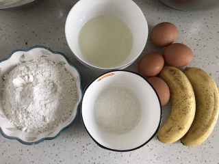 1、香蕉纸杯蛋糕（少油少糖）,称好所需的材料
