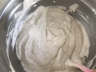 13、香蕉纸杯蛋糕（少油少糖）,同样的手法翻拌均匀