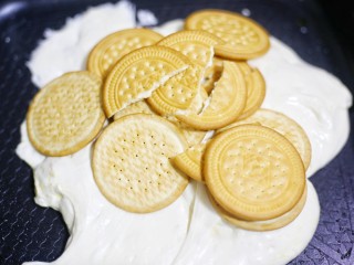 5、好吃到爆的点心网红雪花酥,加饼干。