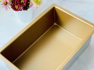 4、古早蛋糕,模具高10厘米、长27.9厘米、宽17.8厘米小伙伴们借鉴。