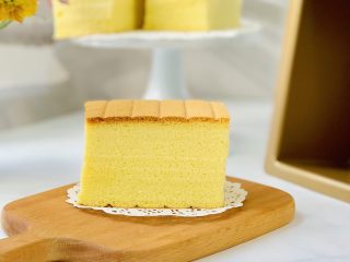 25、古早蛋糕,美味漂亮的古早蛋糕凉凉切块。