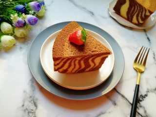 23、斑马纹戚风蛋糕(8寸),纹路均匀。