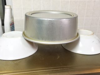 16、草鸡蛋蛋糕,烤完立即倒扣放凉，三小时后再脱模。