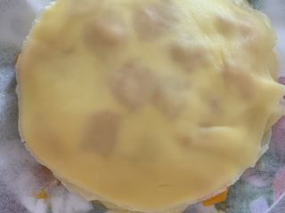 12、芒果千层蛋糕,做的第一个：饼、奶油、饼、奶油+芒果、饼、奶油、饼、奶油+芒果、饼、奶油、饼、奶油+芒果、饼
