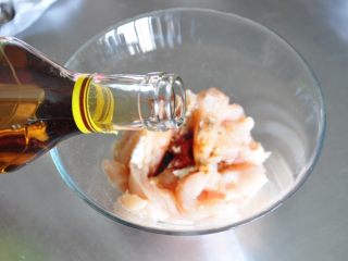 11、街头小吃自己做---香酥无骨鸡柳,料酒。