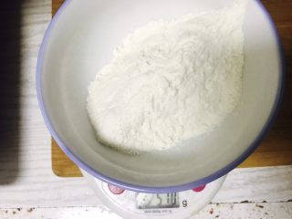 4、酸奶蛋糕,50克面粉