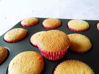 13、百香果蜂蜜纸杯蛋糕,成品图