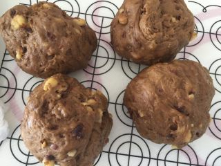 12、伯爵红茶核果软欧,平均分成4份