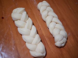 18、丹麦手撕吐司,变成两个三股辫