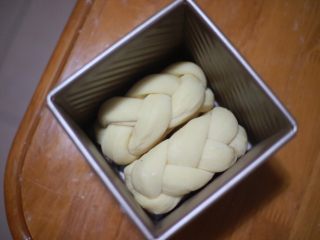 19、丹麦手撕吐司,放入模具中进行发酵