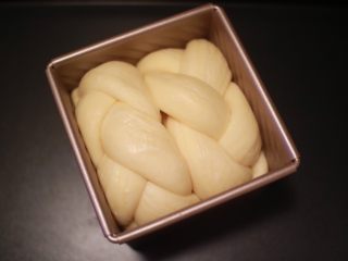 21、丹麦手撕吐司,表面刷少许蛋液