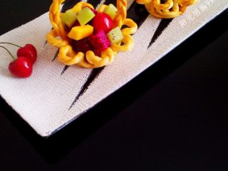 14、水果花篮面包,成品图。