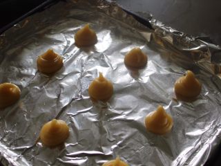 13、一口钟情奶油泡芙????,挤出来，差不多3-5cm，按照你自己喜欢的大小调