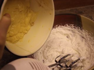 17、一口钟情奶油泡芙????,加入蛋奶油